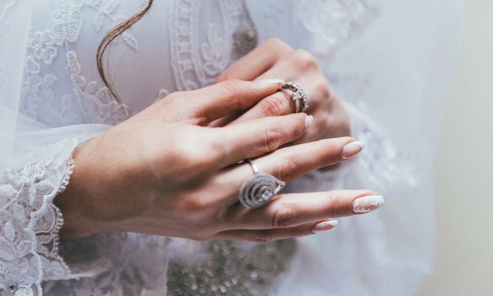 सपने में अंगूठी पहनना देखने का मतलब | Wearing ring in a dream meaning | Ring  - YouTube