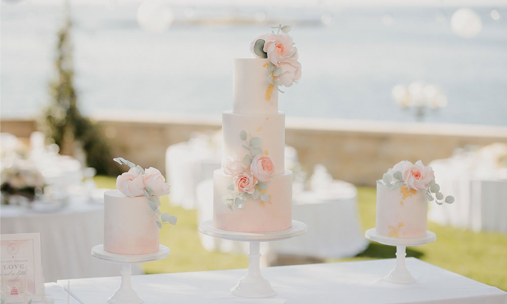 Romantic Edible Flowers Cake – Luxury Wedding Cake Design