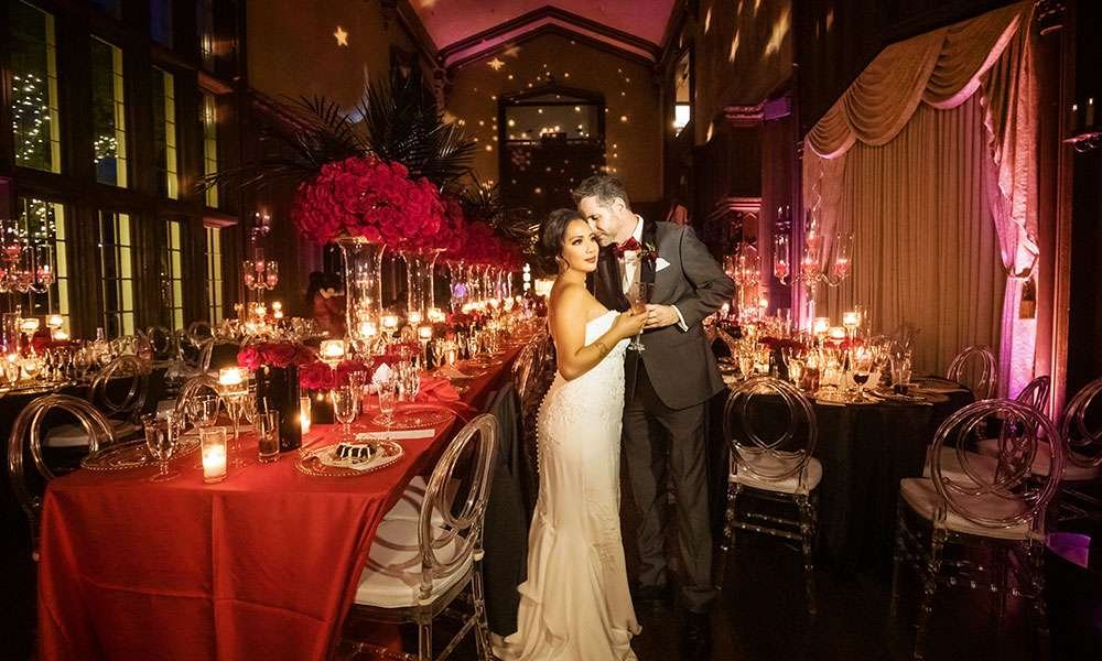 Banquet vært arkitekt A Romantic Wedding In California With Red Rose Overdose - DWP Insider