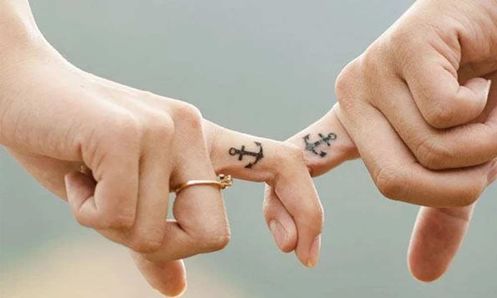 lock and key finger tattoos